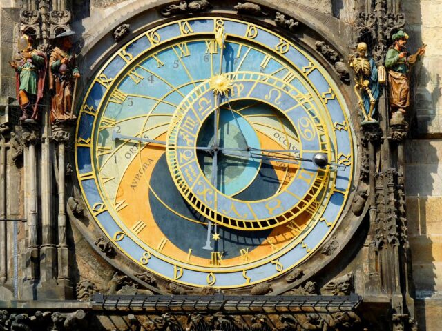 prague-astrological-clock-old-town-square