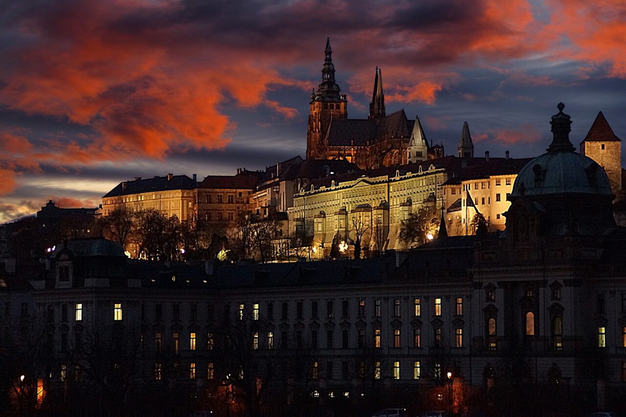 prague-castle-at-night – To do in Prague